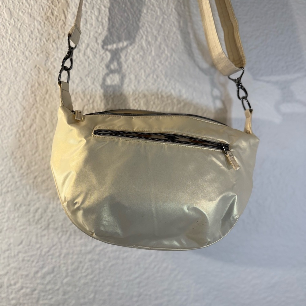 Lug Bolero Crossbody Bag Metallic Pearl Champagne - Star Lining w/ many Pockets - Picture 16 of 16